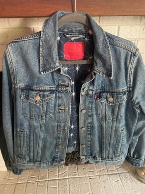 Levi's Red Leather Logo Patch on Navy Patterned Fabric